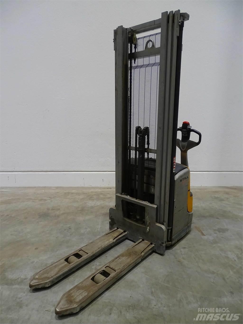 Still EXV14C Pedestrian stacker