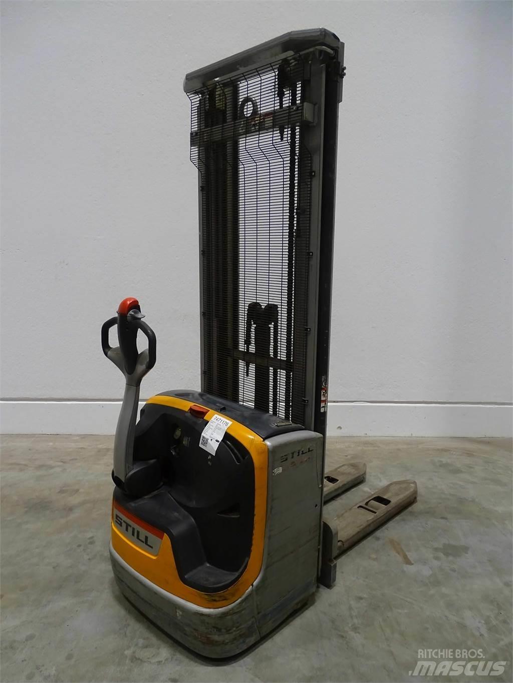 Still EXV14C Pedestrian stacker