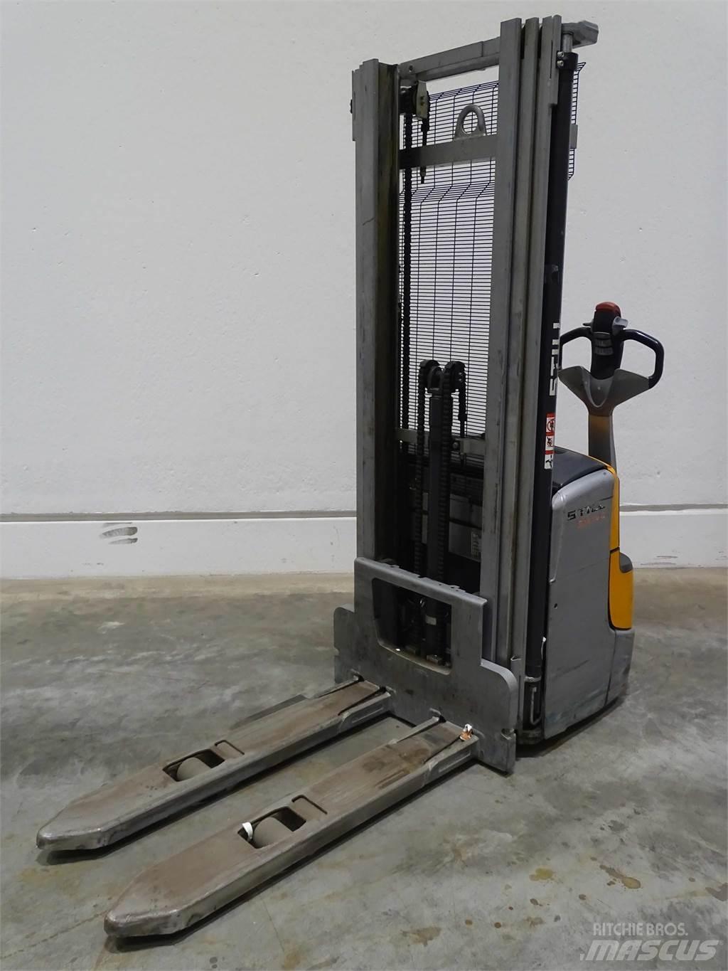 Still EXV14C Pedestrian stacker