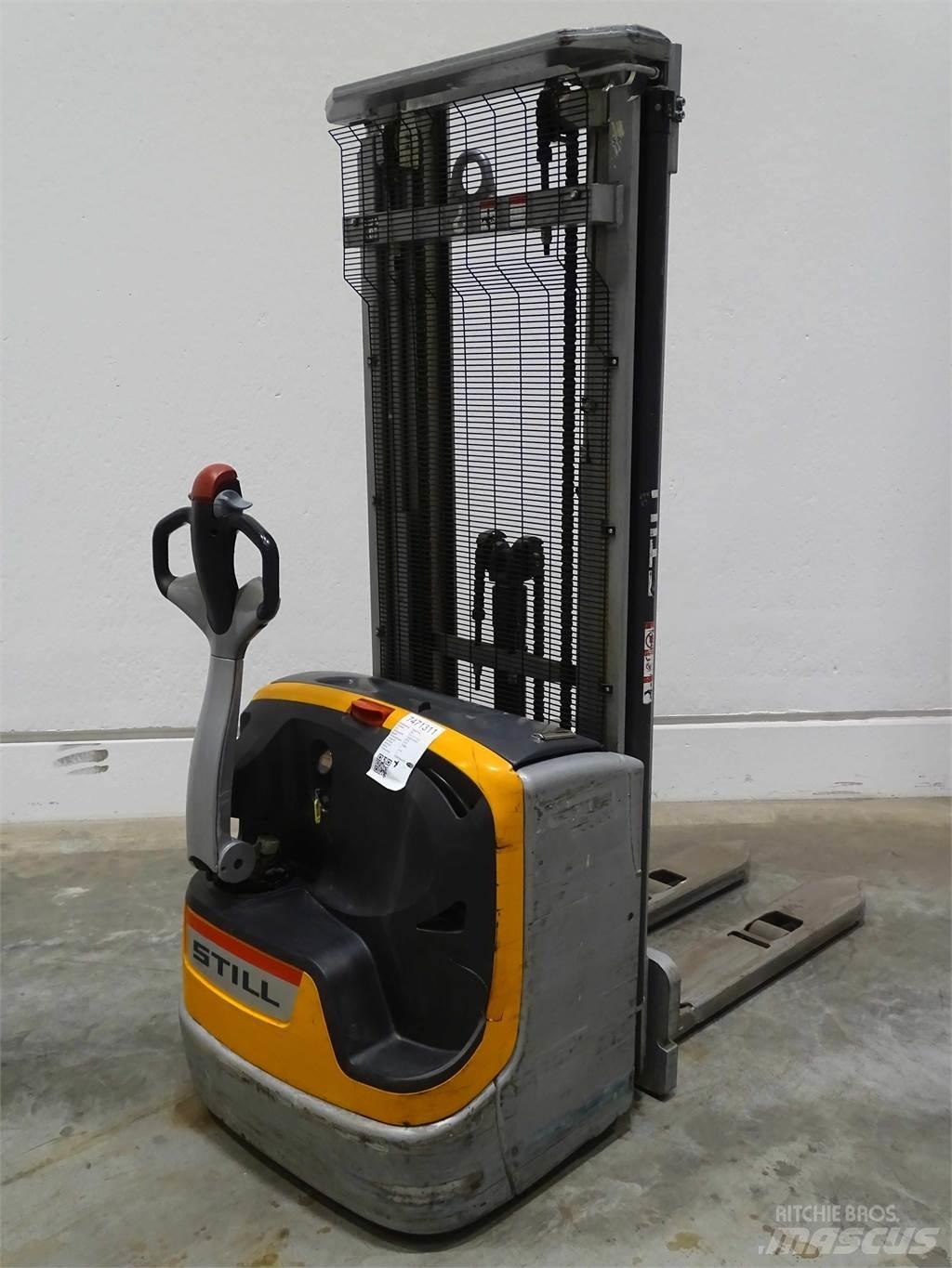 Still EXV14C Pedestrian stacker