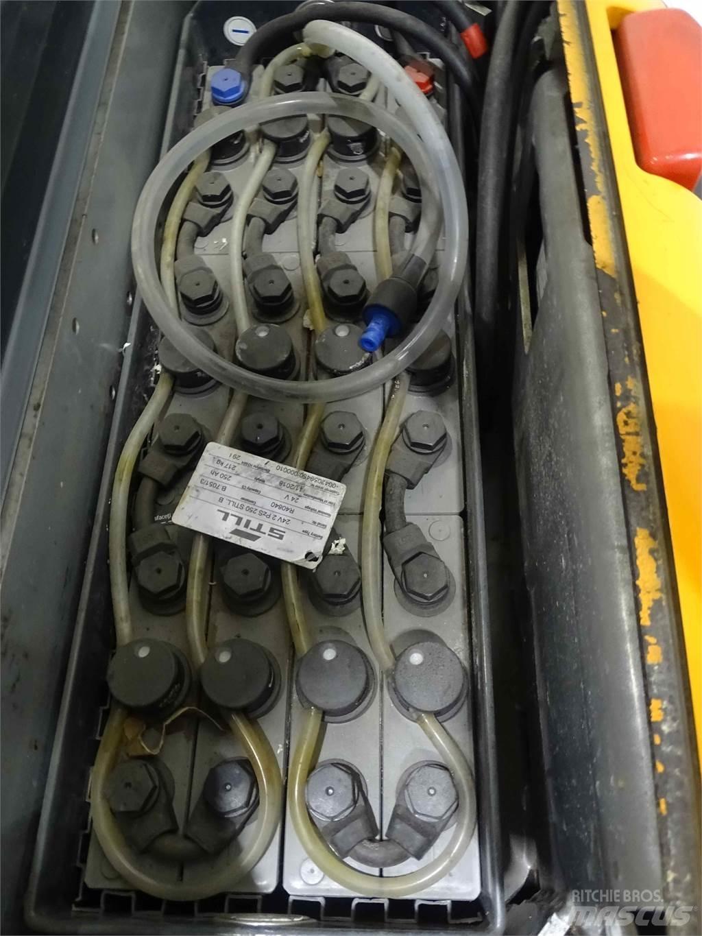 Still EXV14C Pedestrian stacker