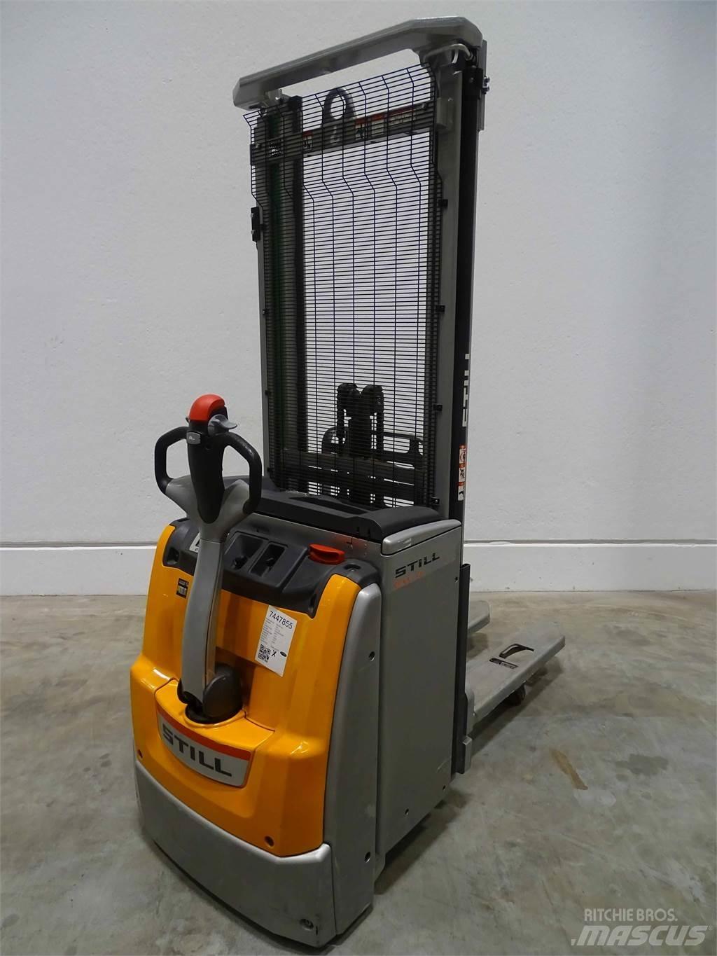 Still EXV14I Pedestrian stacker