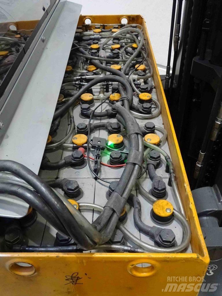 Still FM-X10 Reach truck