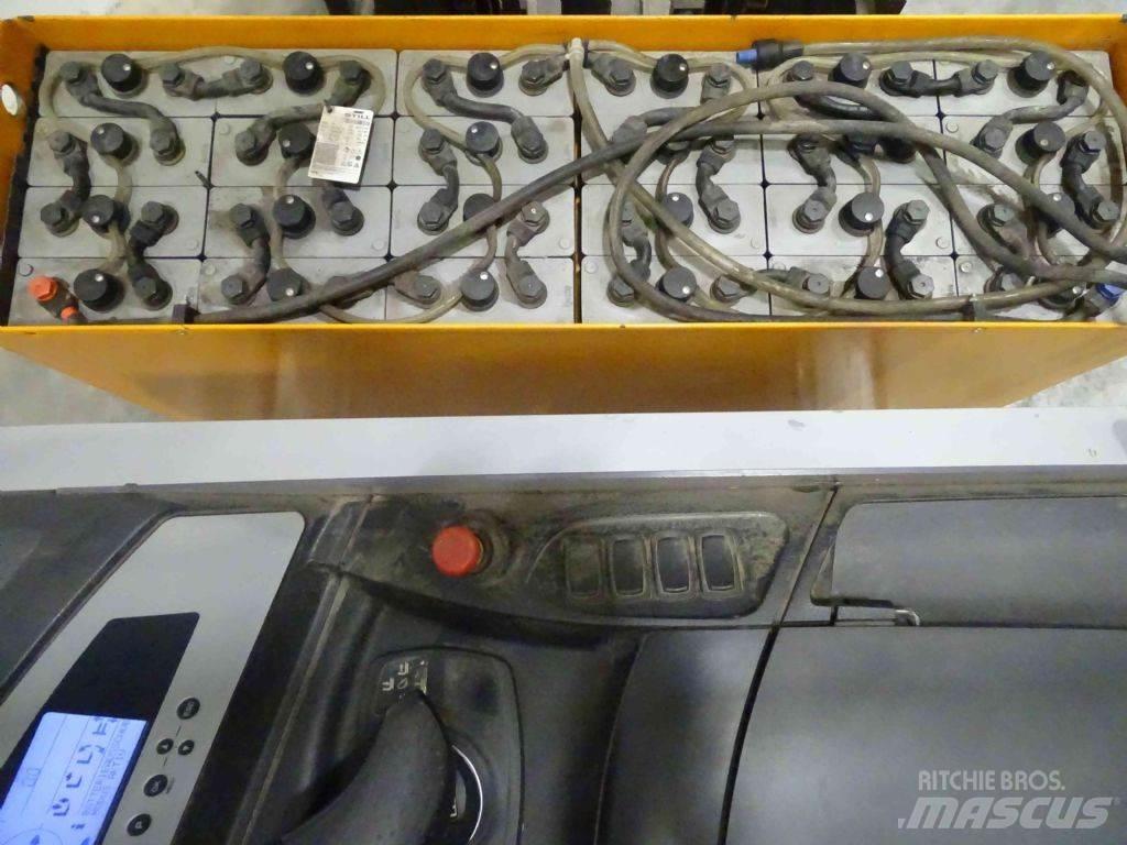 Still FM-X14 Reach truck