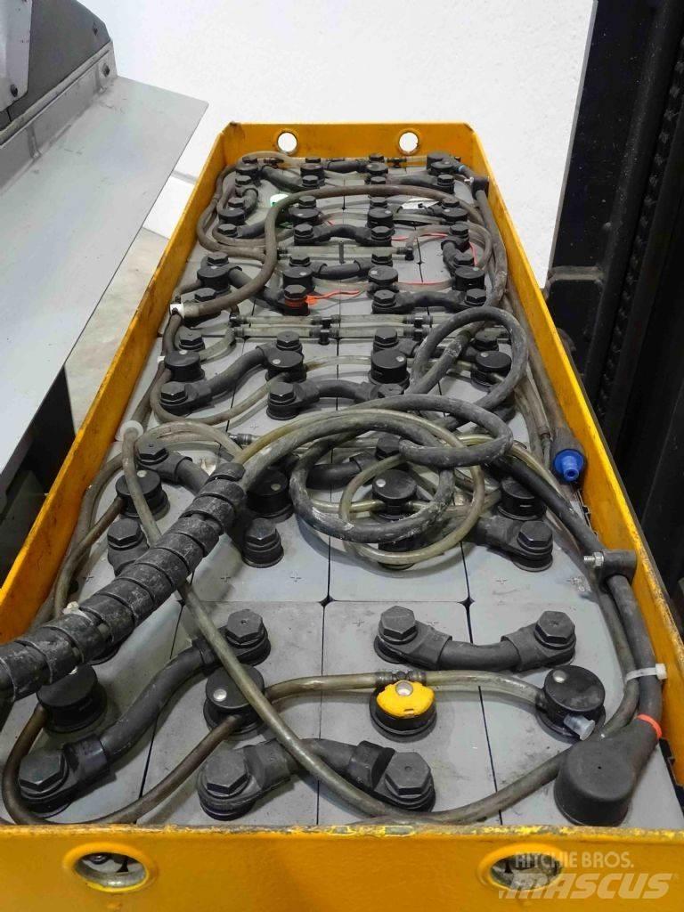 Still FM-X17 Reach truck