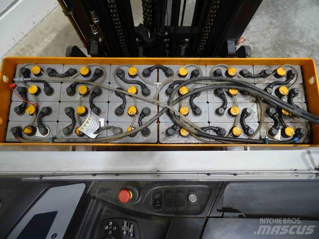 Still FM-X17 Reach truck
