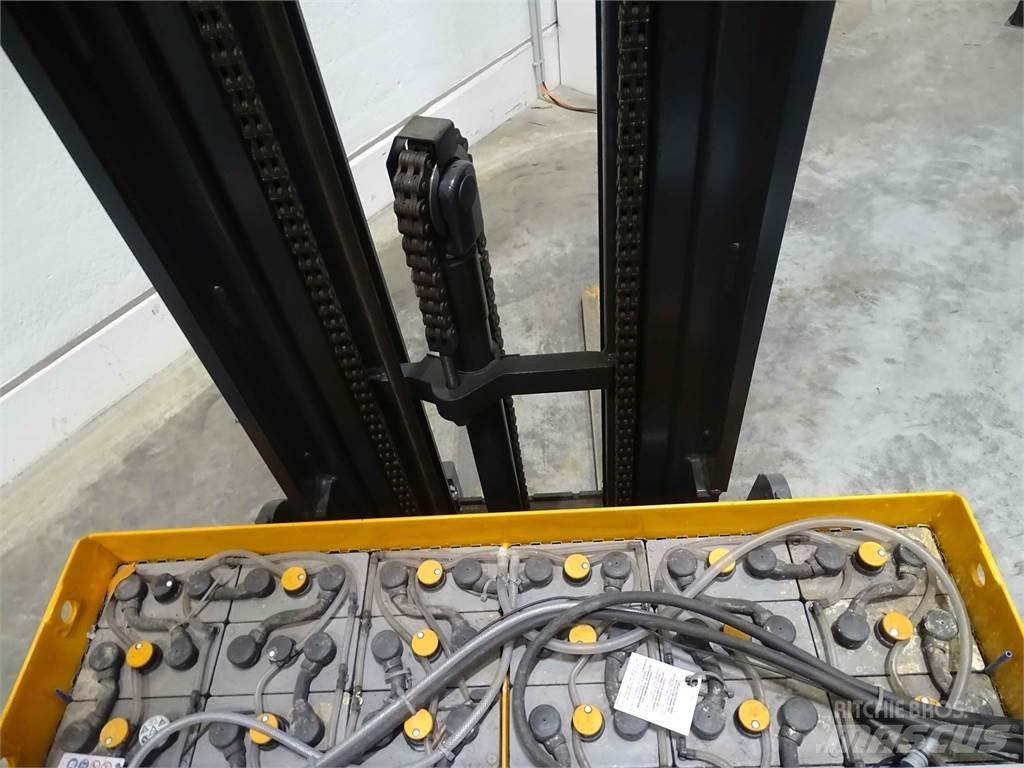 Still FM-X17 Reach truck