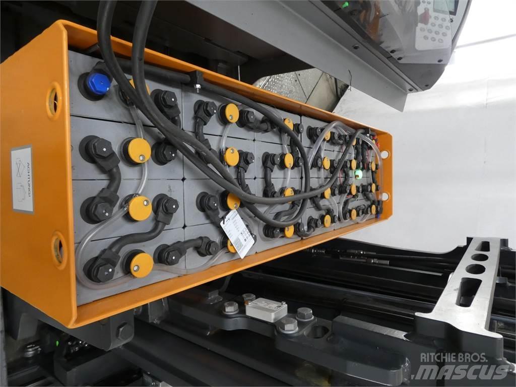 Still FM-X17 Reach truck