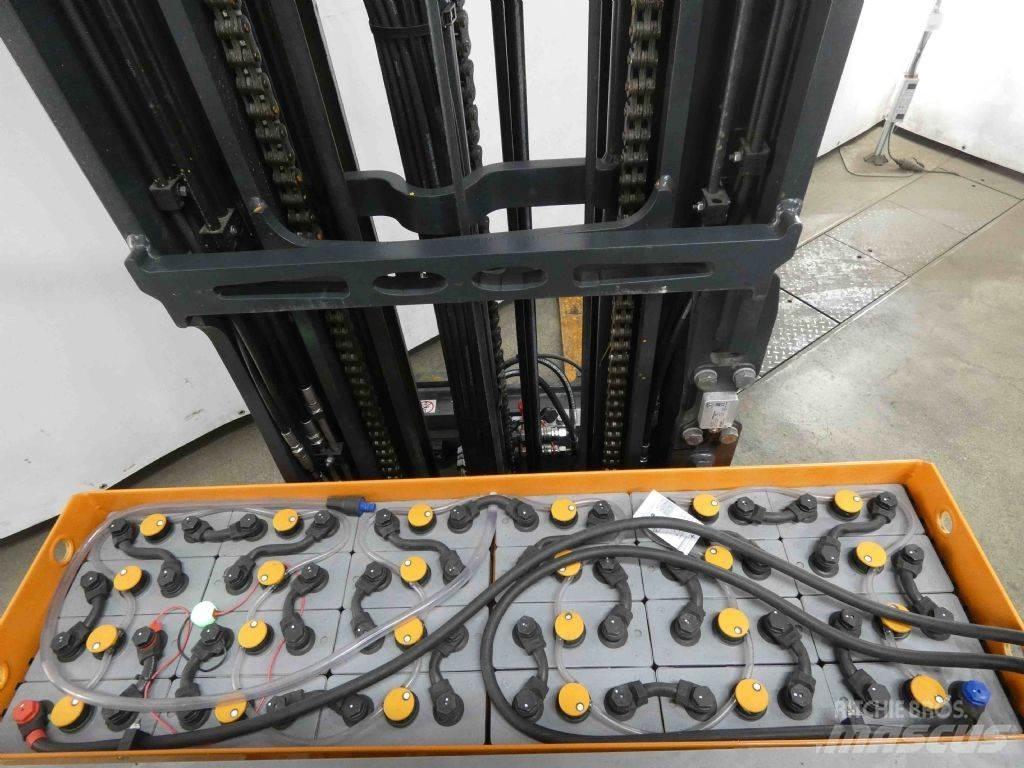 Still FM-X17 Reach truck