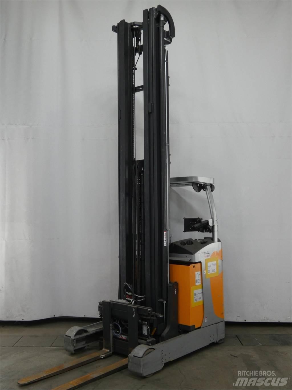 Still FM-X17 Reach truck