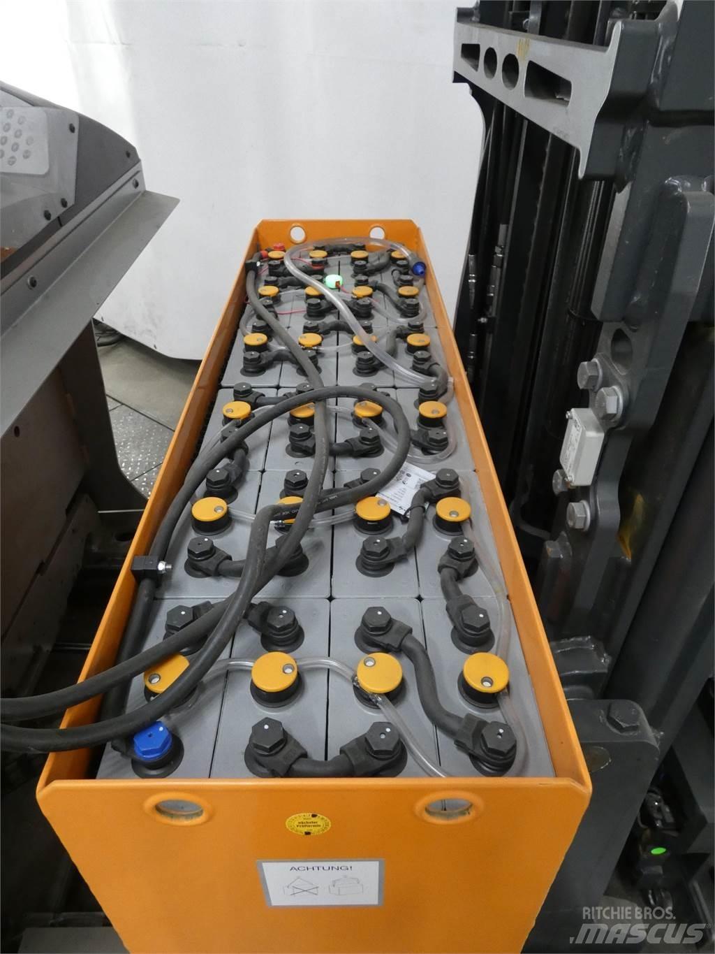 Still FM-X17 Reach truck