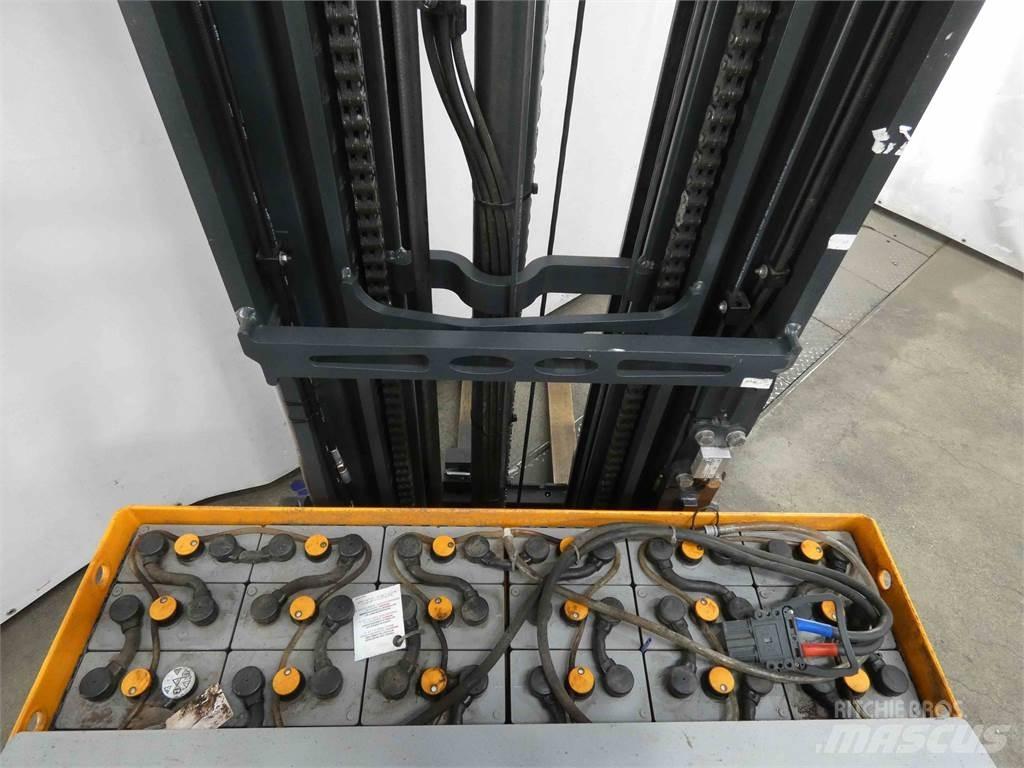 Still FM-X17 Reach truck