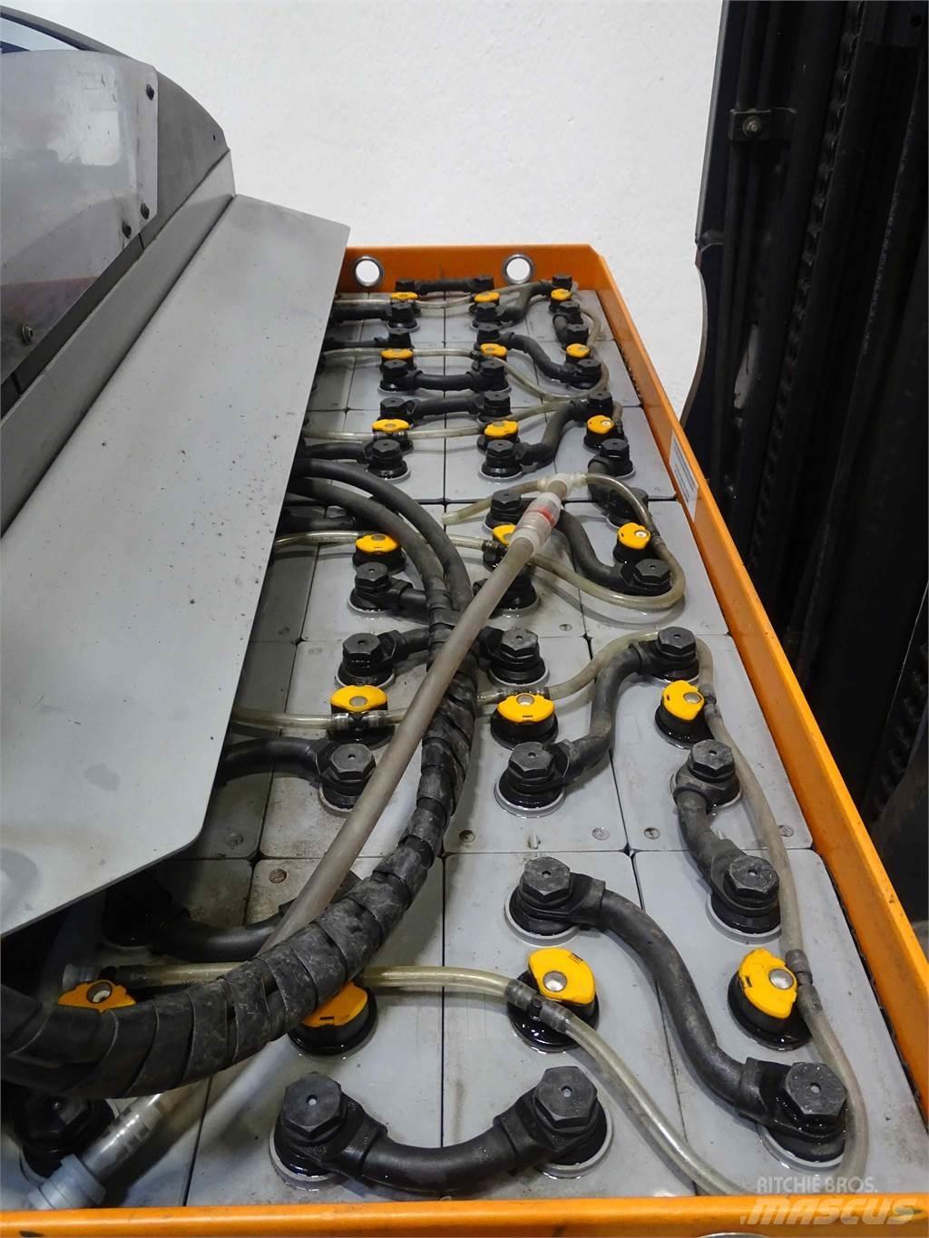 Still FM-X17 Reach truck