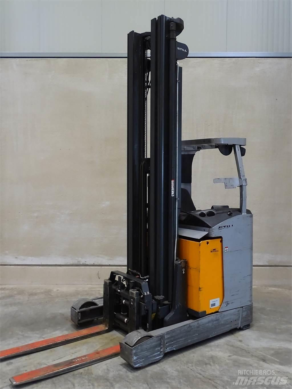 Still FM-X17 Reach truck