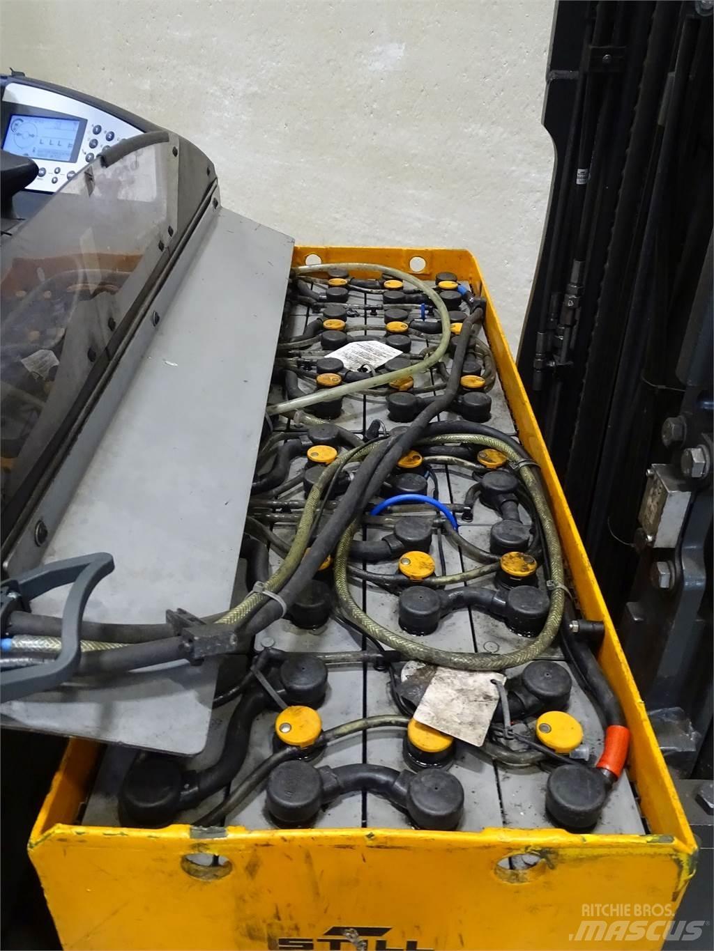 Still FM-X17 Reach truck