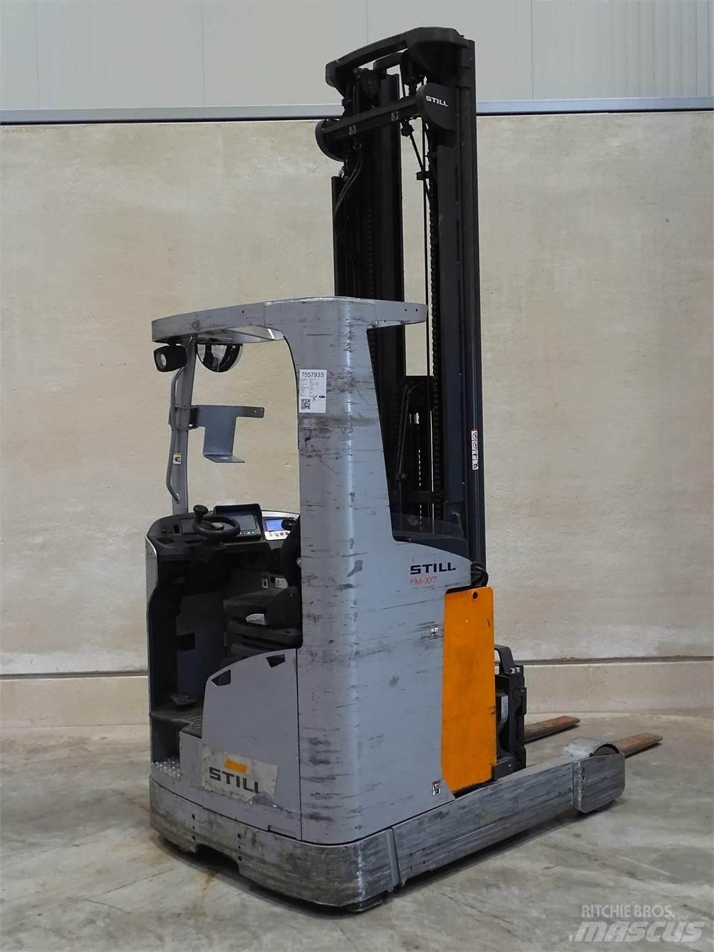 Still FM-X17 Reach truck