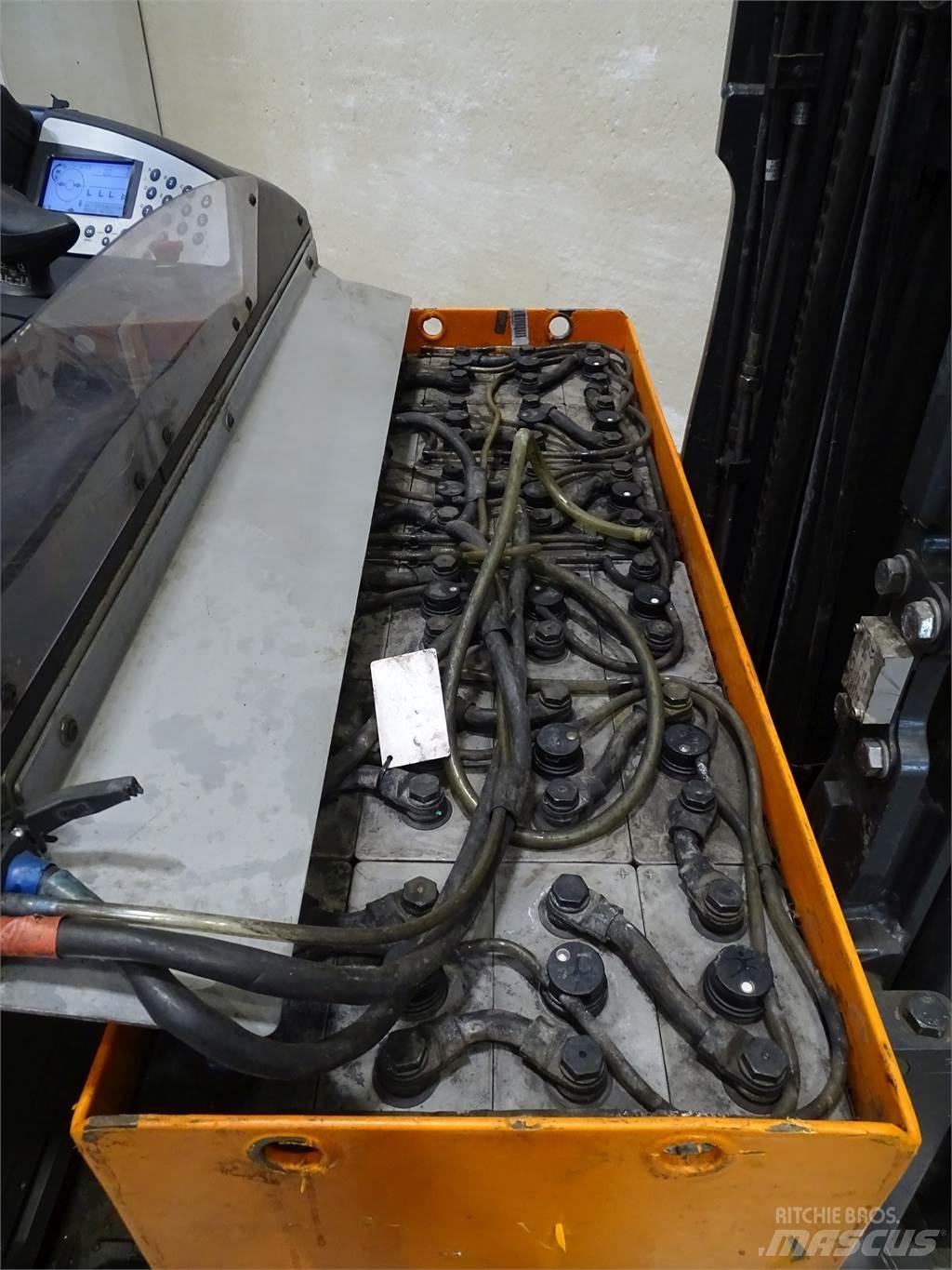 Still FM-X17 Reach truck