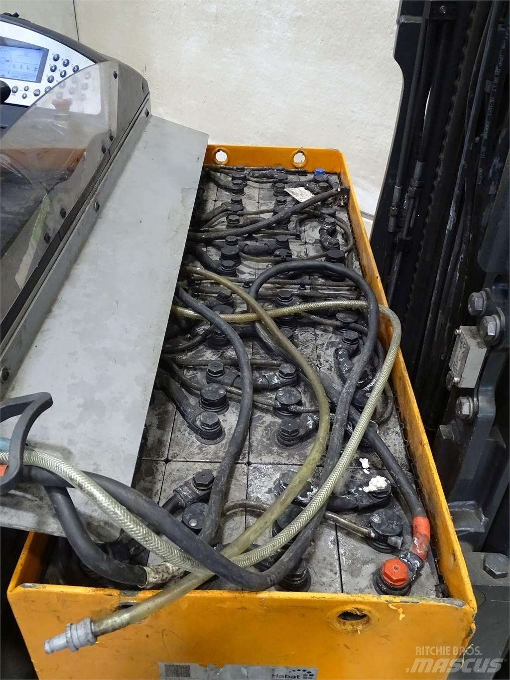 Still FM-X17 Reach truck