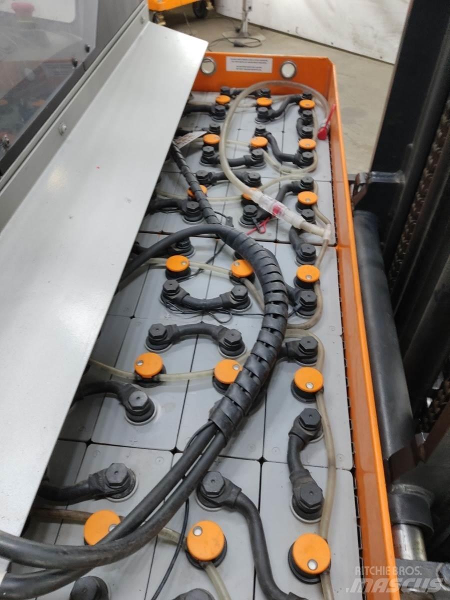 Still FM-X17 Reach truck