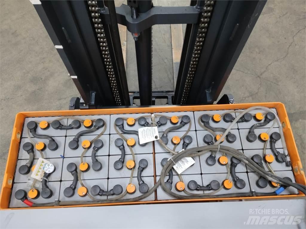Still FM-X17 Reach truck