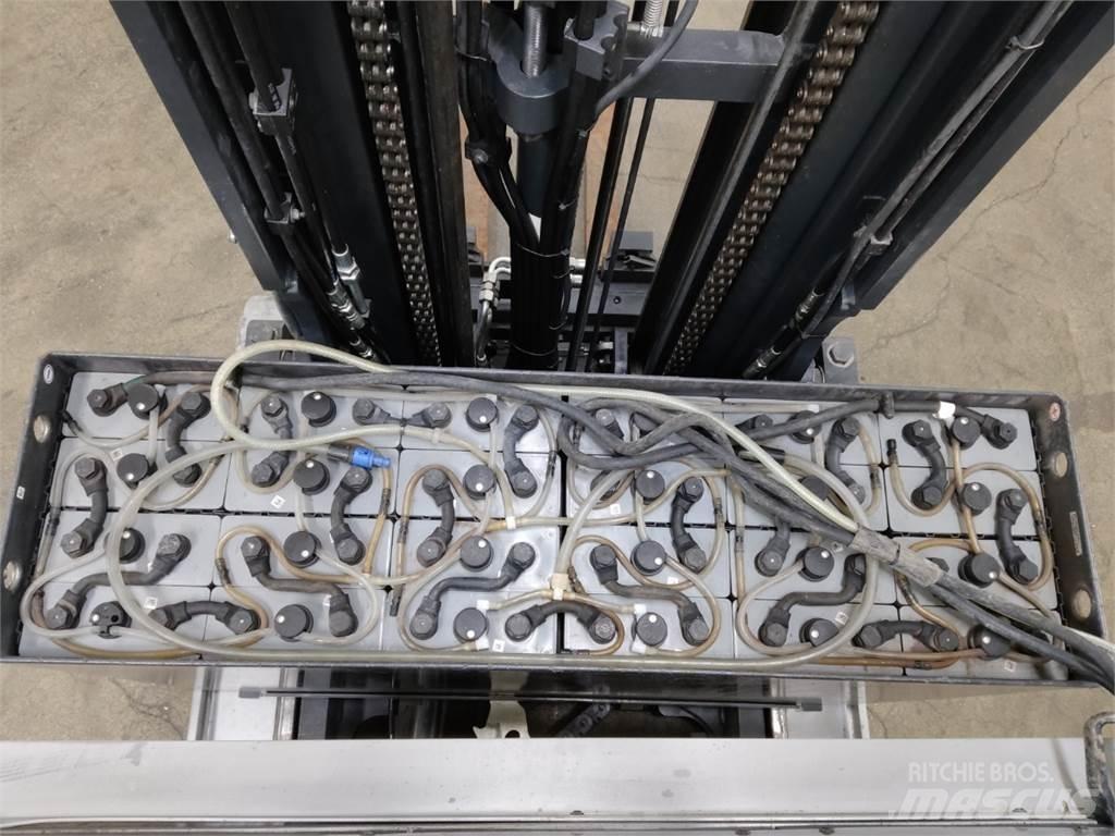 Still FM-X17 Reach truck