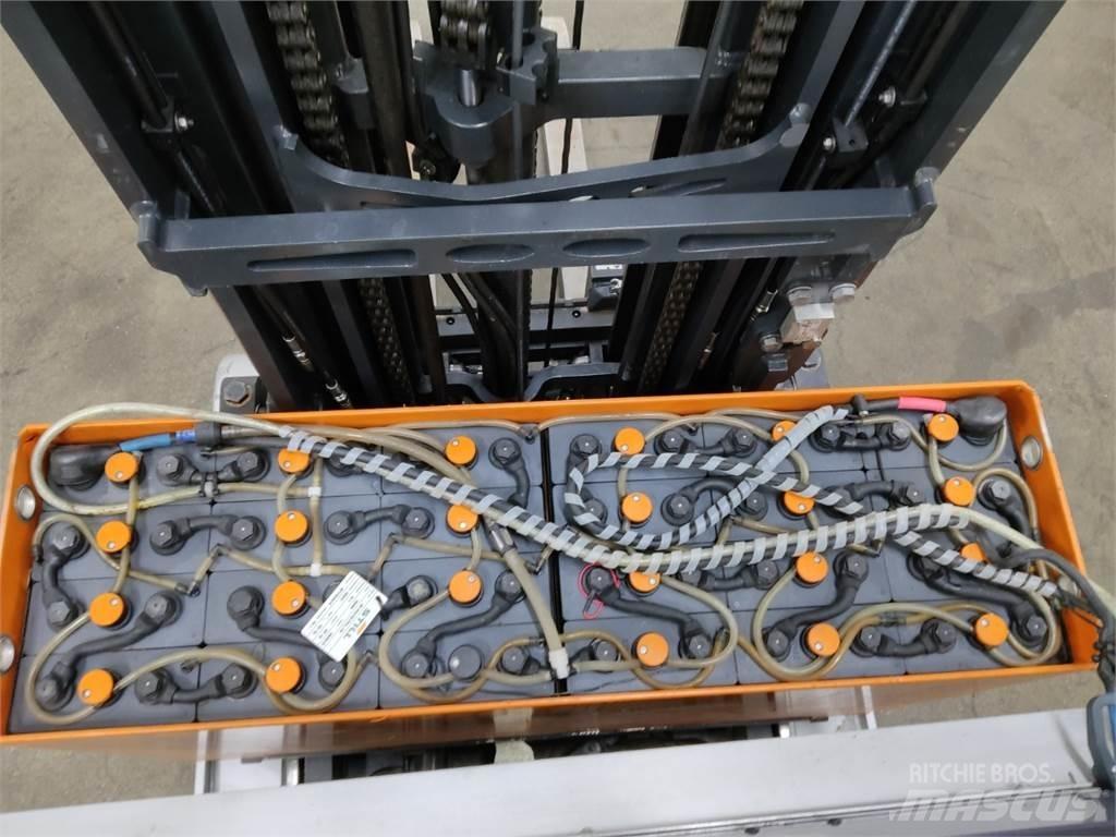 Still FM-X17 Reach truck