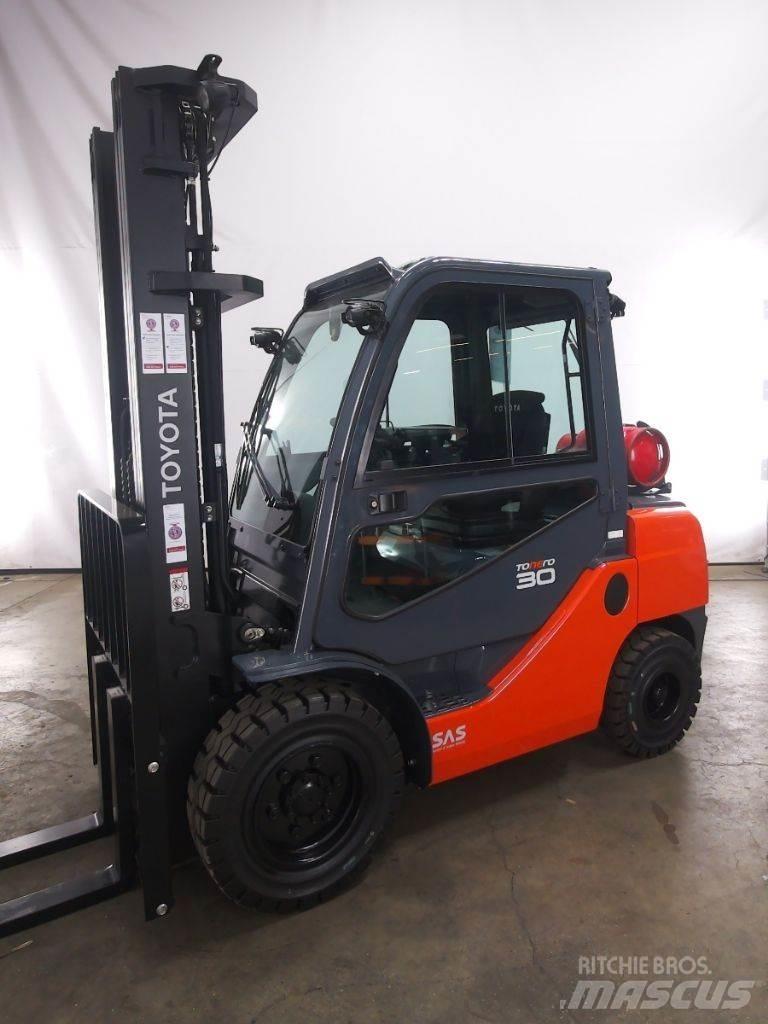 Toyota 02-8FGF30 LPG trucks
