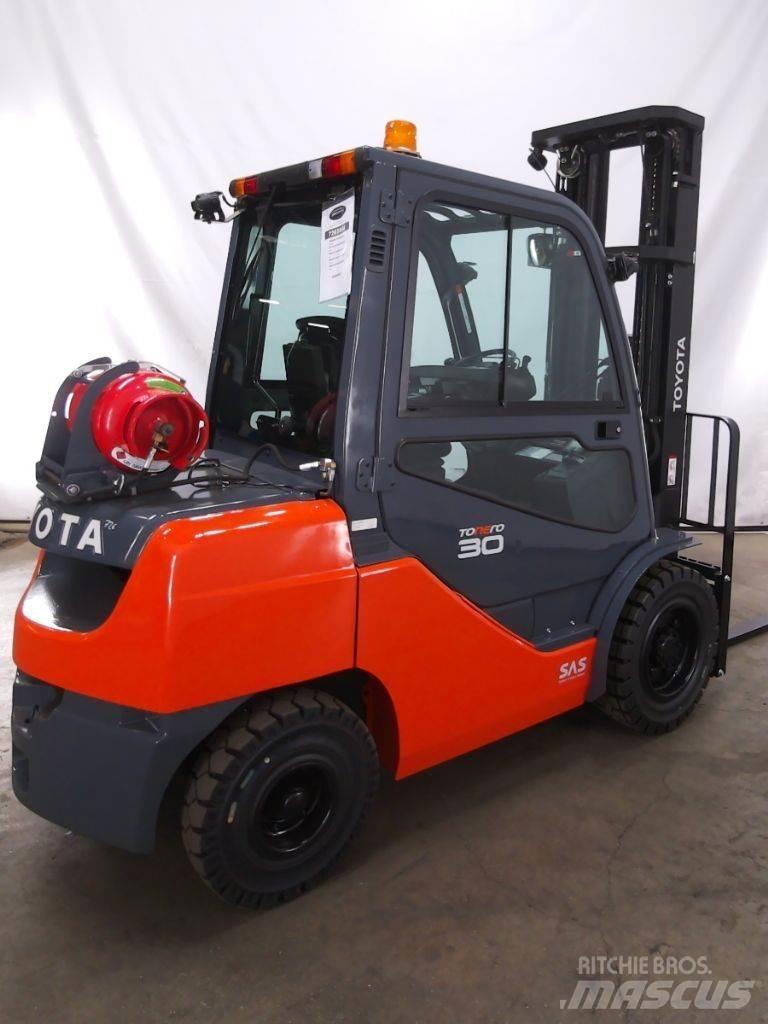 Toyota 02-8FGF30 LPG trucks