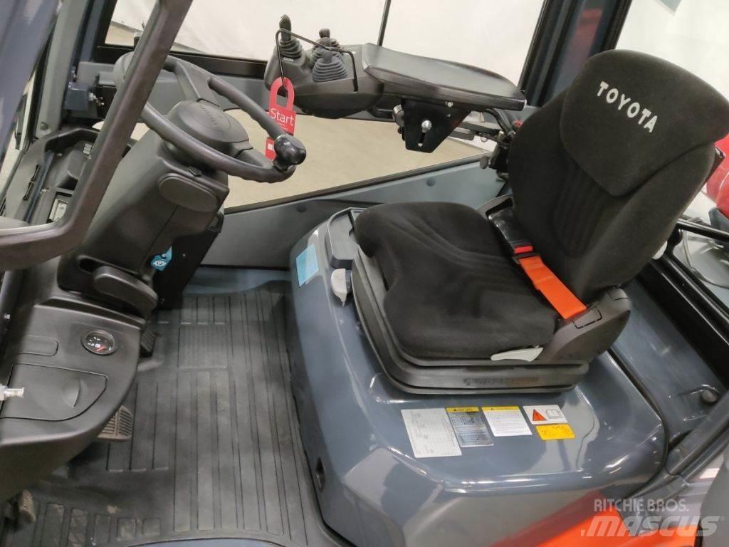 Toyota 02-8FGF30 LPG trucks