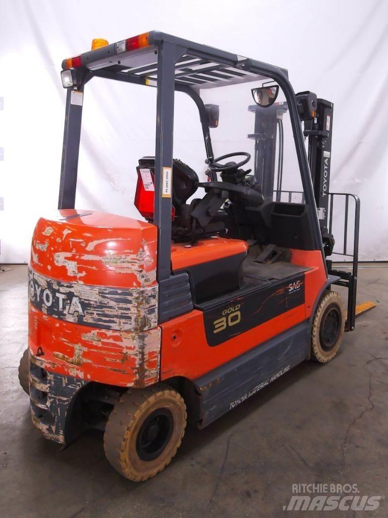 Toyota 7FBMF30 Electric forklift trucks
