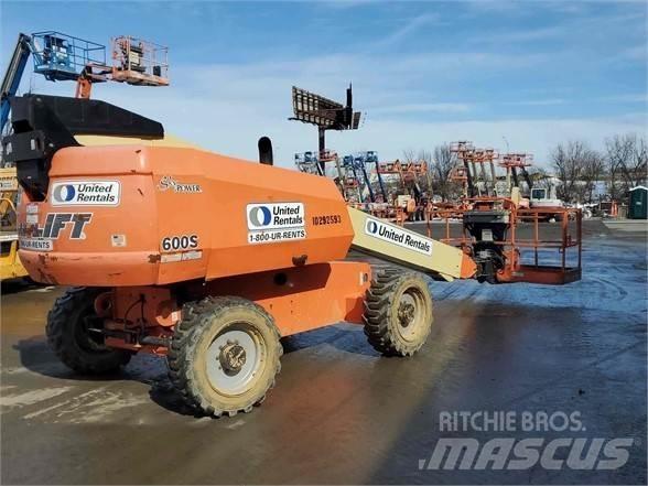 JLG 600S Telescopic boom lifts