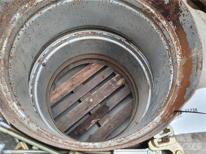  - - -  16.9 R38 Tyres, wheels and rims