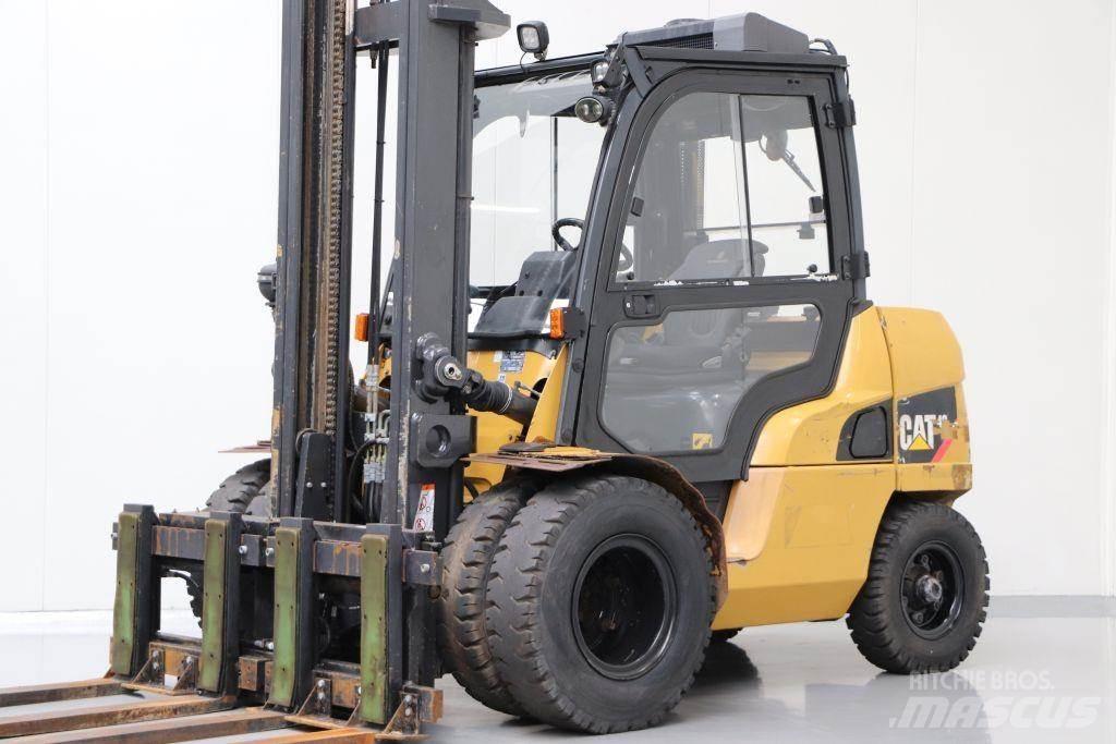 CAT DP40NT Diesel trucks