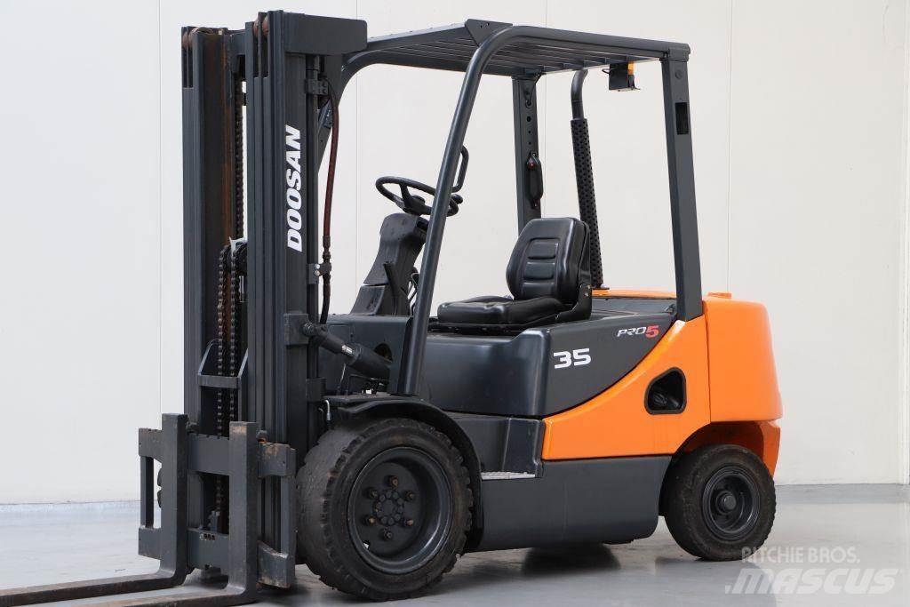 Doosan D35S Diesel trucks