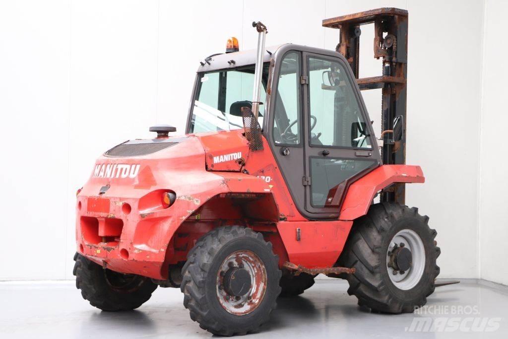 Manitou M30-4 Rough terrain truck