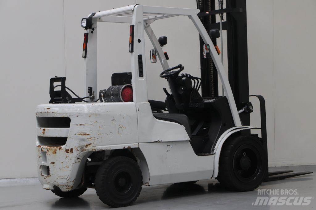 Nissan UG1F2A35DU LPG trucks
