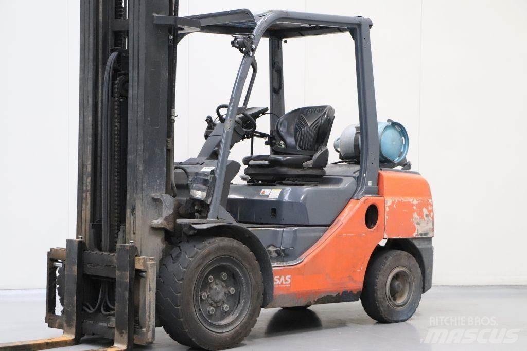 Toyota 02-8FGJF35 LPG trucks