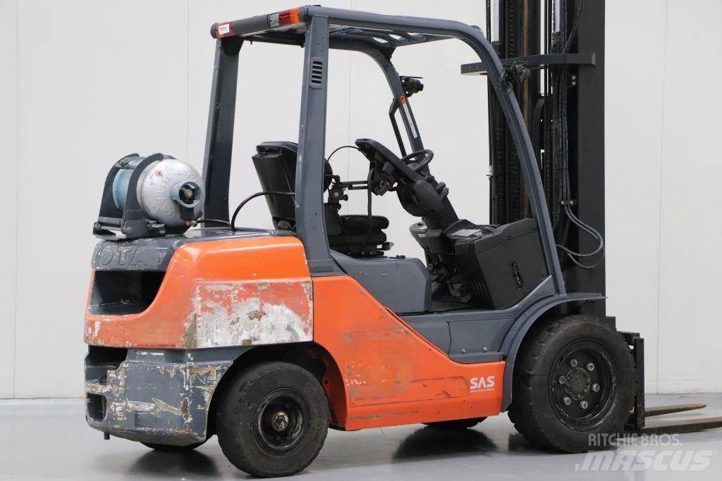 Toyota 02-8FGJF35 LPG trucks