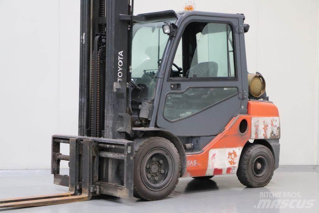 Toyota 02-8FGJF35 LPG trucks