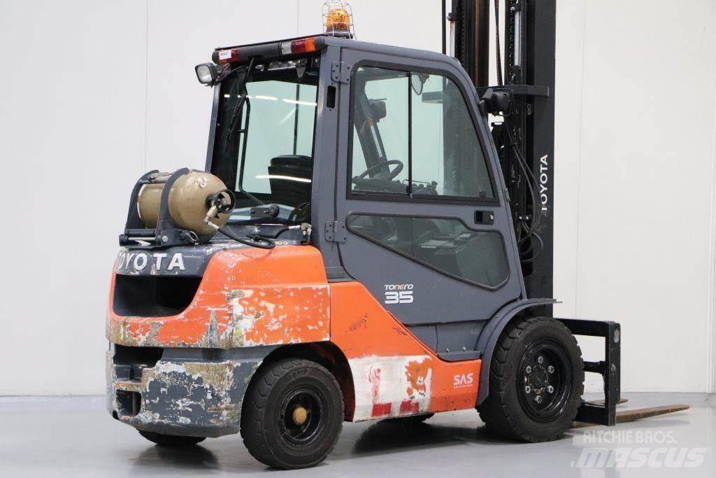 Toyota 02-8FGJF35 LPG trucks