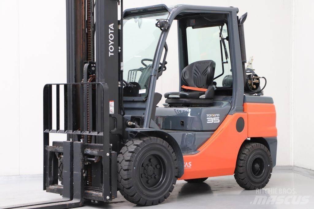 Toyota 02-8FGJF35 LPG trucks