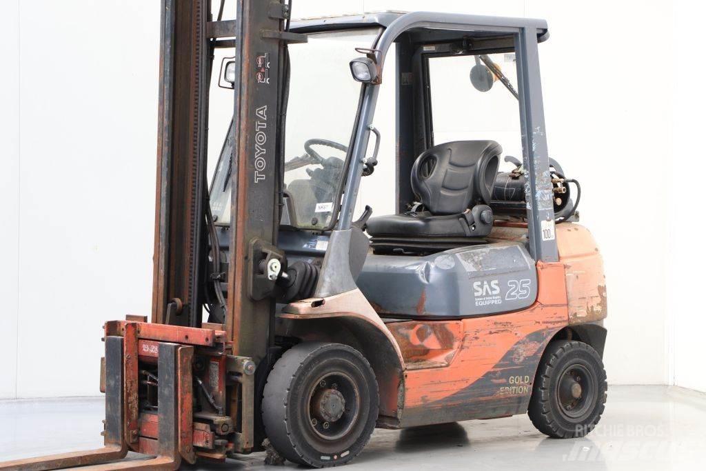 Toyota 42-7FGF25 LPG trucks