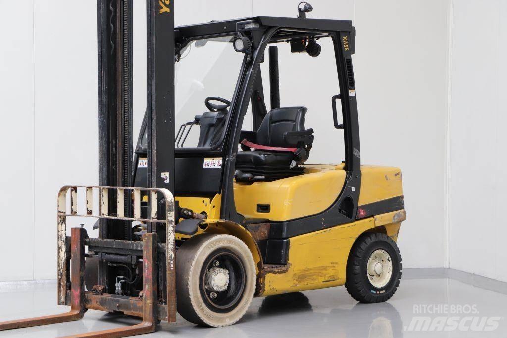 Yale GDP35VX Diesel trucks