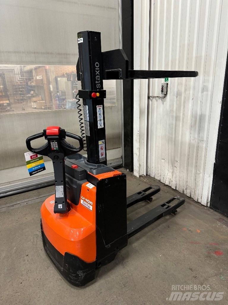 Toyota SWE080L Pedestrian stacker