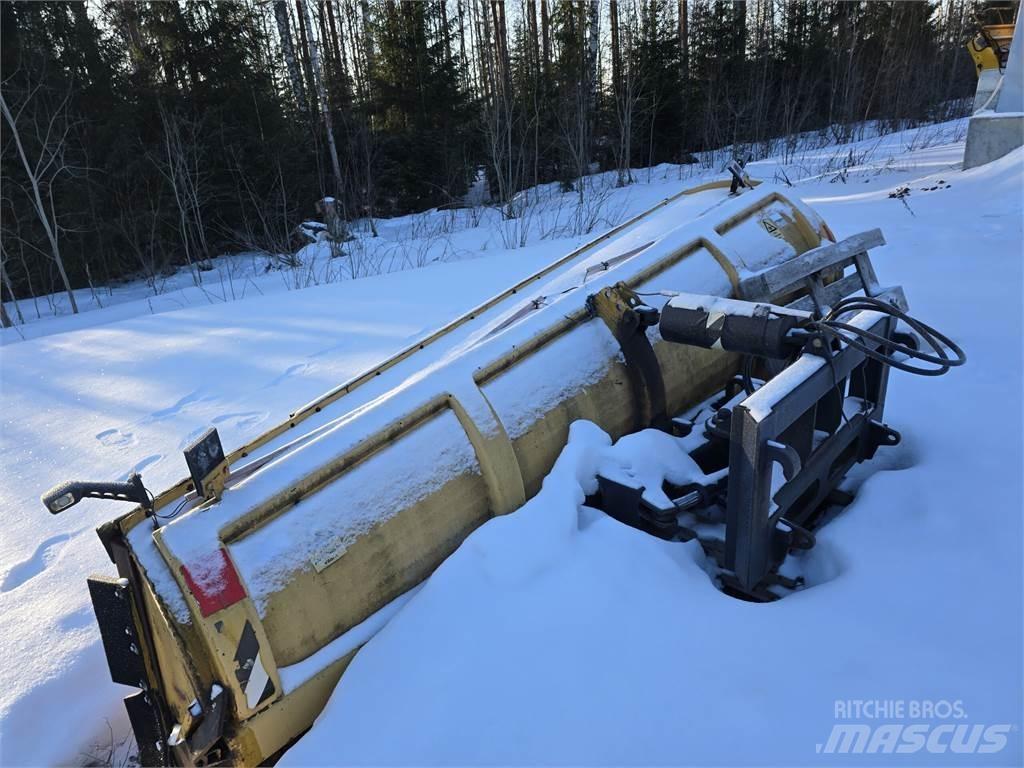 Rote 360 alueaura Snow blades and plows