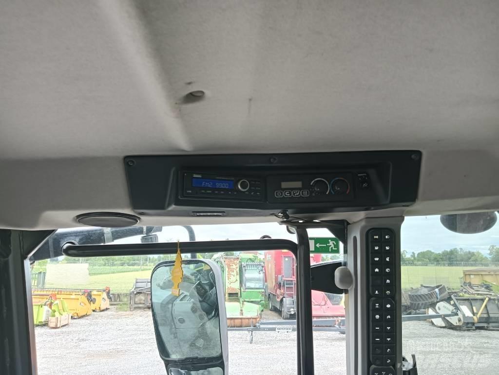 JCB Fastrac 4220 Tractors