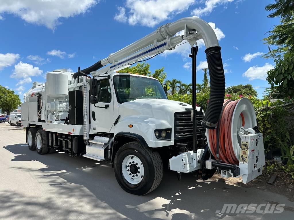 Freightliner 114 SD Commercial vehicle
