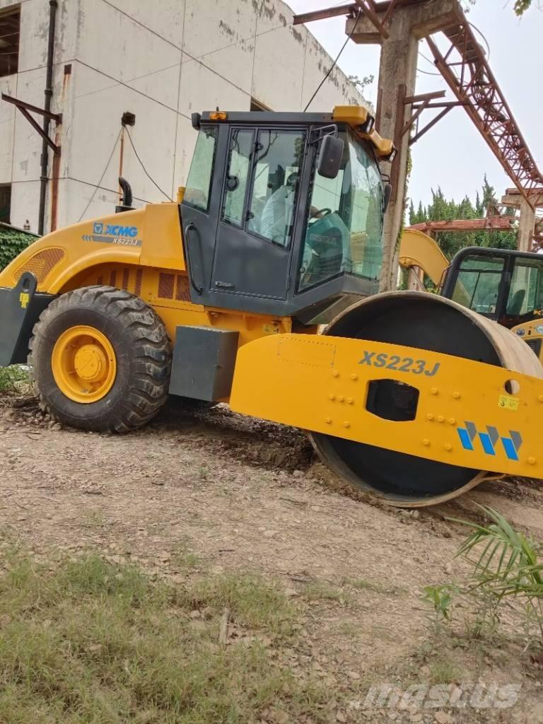 XCMG XS 223 J Single drum rollers
