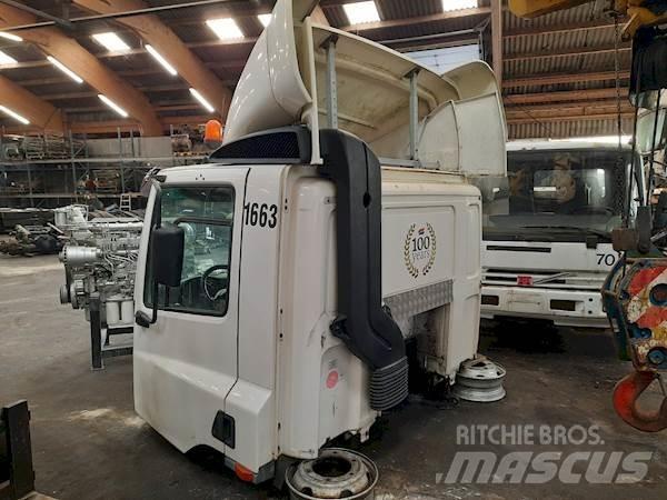 DAF CF75 DAYCAB Cabins and interior