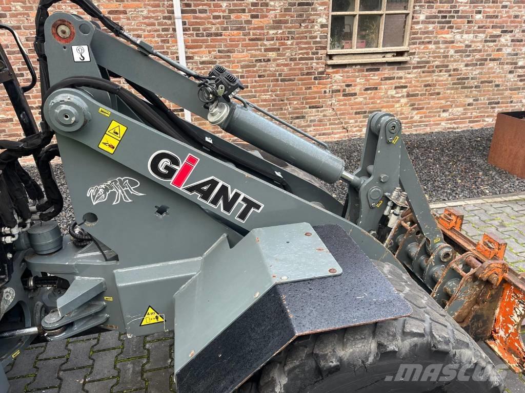 GiANT V5003 X-tra HD Wheel loaders